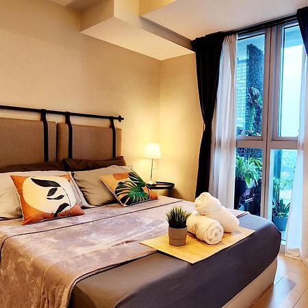 Spacious 7U Homey Unit Steps Away From Uptown Mall And Mitsukoshi Mall Free Parking With Washer Манила Экстерьер фото