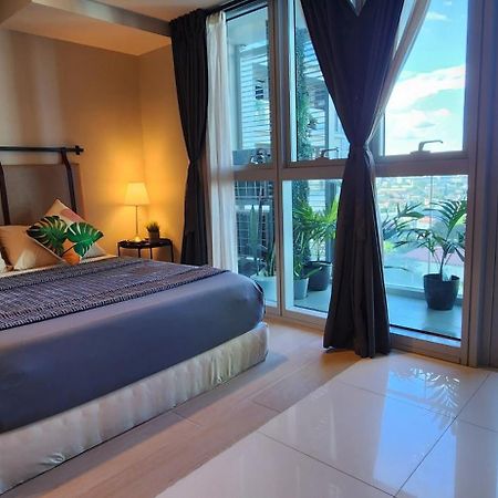 Spacious 7U Homey Unit Steps Away From Uptown Mall And Mitsukoshi Mall Free Parking With Washer Манила Экстерьер фото