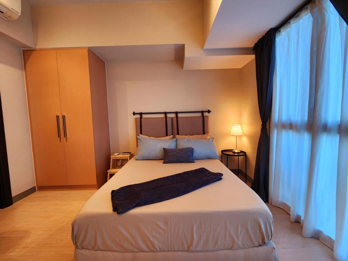 Spacious 7U Homey Unit Steps Away From Uptown Mall And Mitsukoshi Mall Free Parking With Washer Манила Экстерьер фото