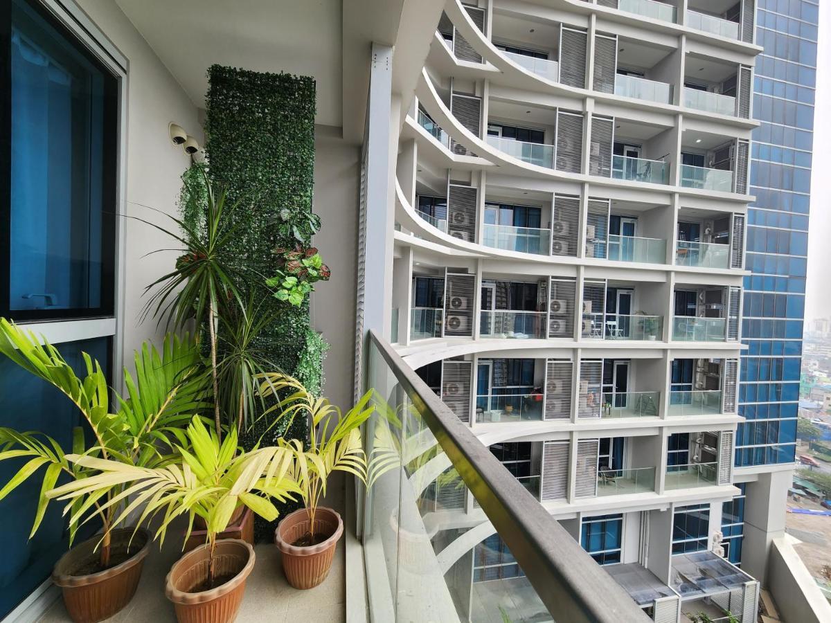 Spacious 7U Homey Unit Steps Away From Uptown Mall And Mitsukoshi Mall Free Parking With Washer Манила Экстерьер фото