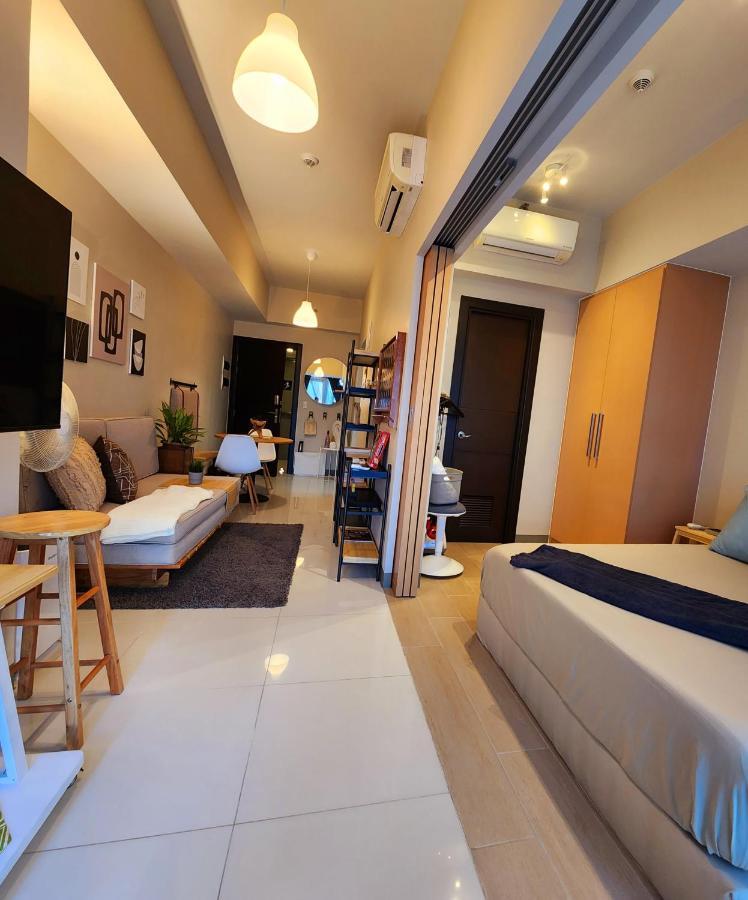 Spacious 7U Homey Unit Steps Away From Uptown Mall And Mitsukoshi Mall Free Parking With Washer Манила Экстерьер фото