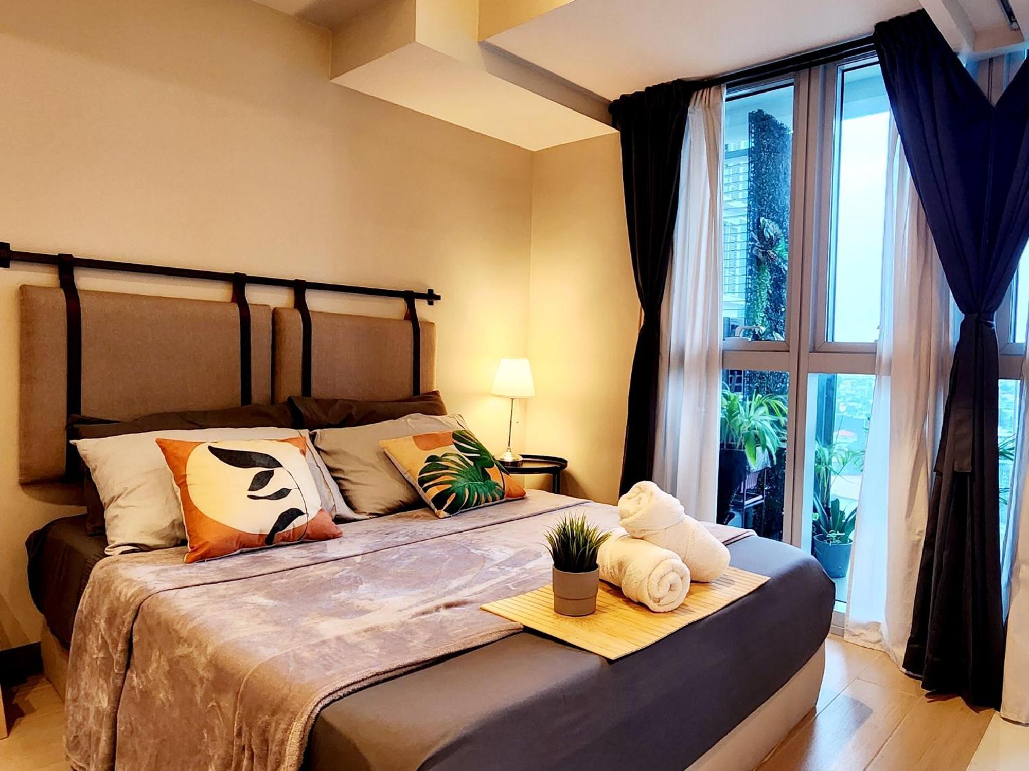 Spacious 7U Homey Unit Steps Away From Uptown Mall And Mitsukoshi Mall Free Parking With Washer Манила Экстерьер фото